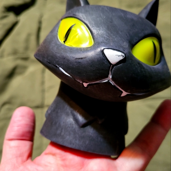 Creepy cat head - Picture 1 of 2